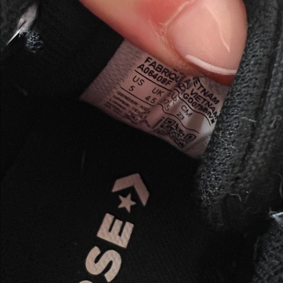 Black Low Top Converse - Youth Size 5 - Picture 4 of 7